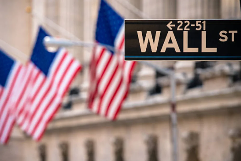 الأسهم الأمريكية تتجه لأسوأ يوم منذ يونيو ويتساءل المستثمرون عن القرار المرتقب من مجلس الاحتياط الفيدرالي